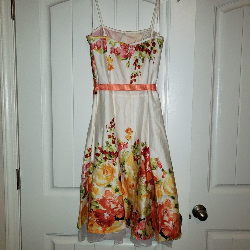 Dress - Picture 4 of 4